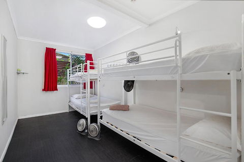 Gladstone Backpackers - Tourism Caloundra 3