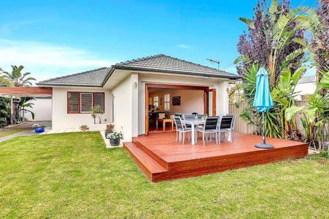 Gladstone Gardens - Family Comfort In North Brighton - Tourism Caloundra 0