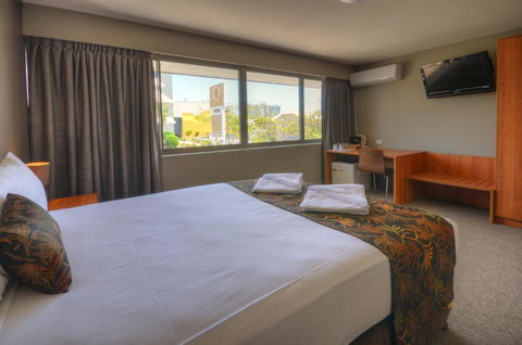 Gladstone Reef Hotel Motel - Tourism Caloundra 2