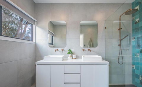 Glamour In Gisborne - With Spa! - Tourism Caloundra 4