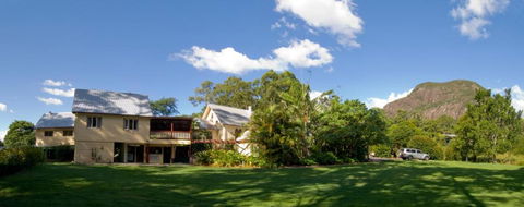 Glass House Mountains Ecolodge - Tourism Caloundra 1