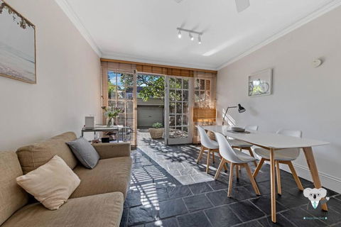 Glebe Cozy 2 Bedroom Stunning Terrace House / NGL058 - Tourism Caloundra 4
