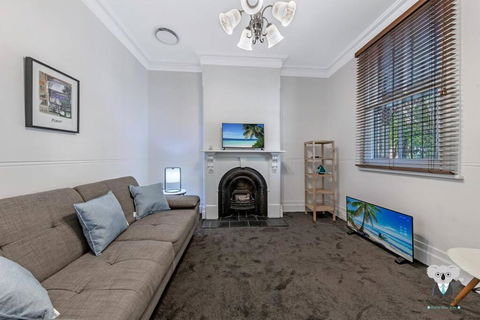 Glebe Cozy 2 Bedroom Stunning Terrace House / NGL058 - Tourism Caloundra 3