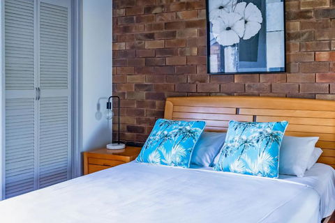 Glen Eden Beach Resort - Tourism Caloundra 1