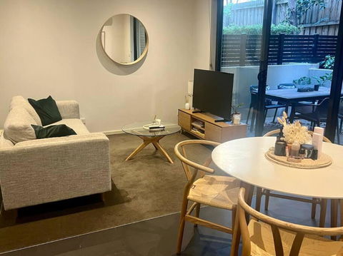 Glen Iris Gem - Modern Apartment With Car Park - Tourism Caloundra 3