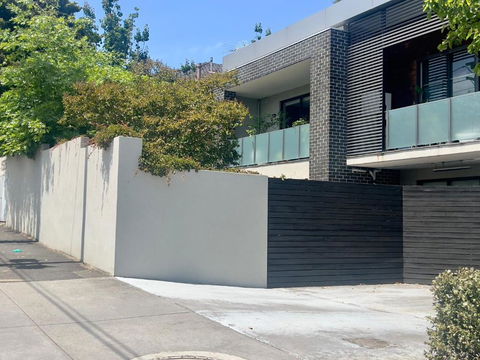 Glen Iris Gem - Modern Apartment With Car Park - Tourism Caloundra 0