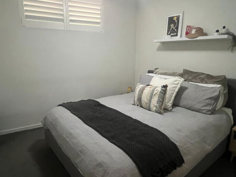 Glen Iris Gem - Modern Apartment With Car Park - Tourism Caloundra 1