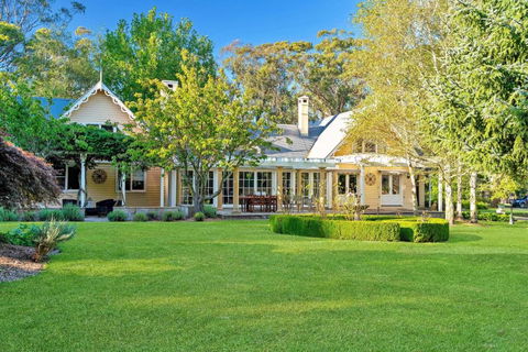 Glen Regan Berrima - Tourism Caloundra 0