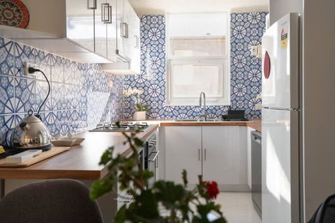 Glenelg Air B & B - Tourism Caloundra 0