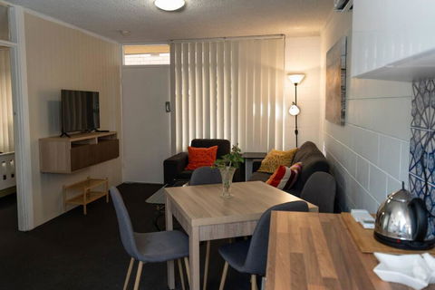 Glenelg Air B & B - Tourism Caloundra 3