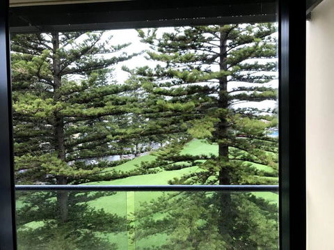 Glenelg BEACH & Park Views -wifi Parking - Tourism Caloundra 4