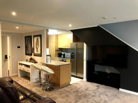 Glenelg BEACH & Park Views -wifi Parking - Tourism Caloundra 3