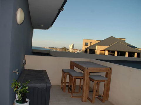 Glenelg BEACH & Park Views -wifi Parking - Tourism Caloundra 2