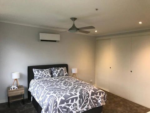 Glenelg BEACH & Park Views -wifi Parking - Tourism Caloundra 1