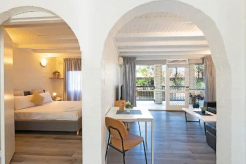 Glenelg Getaway - 2BR, Parking And Free Wine - Tourism Caloundra 1