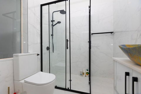 Glenelg North Modern Studio, QBed,Wifi, Pet - Tourism Caloundra 4