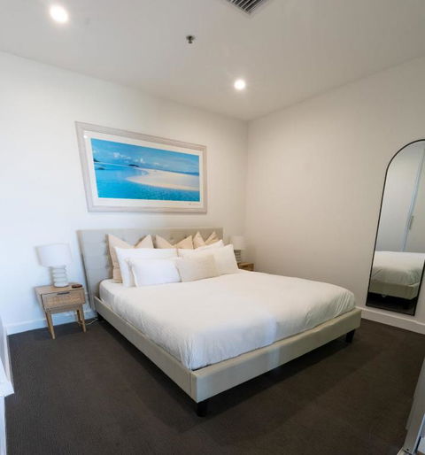 Glenelg Oasis, Pool, Gym, Spa & Sauna, Free Parking, City Views - Tourism Caloundra 1
