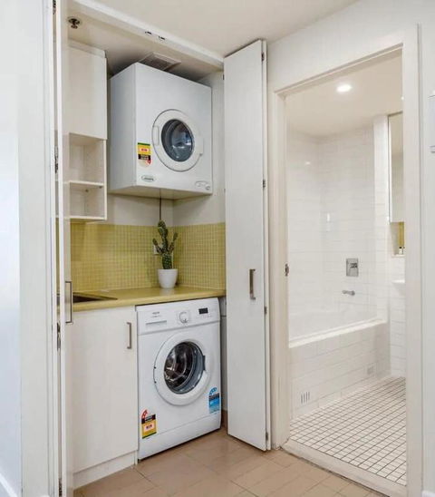 Glenelg Oasis, Pool, Gym, Spa & Sauna, Free Parking, City Views - Tourism Caloundra 4