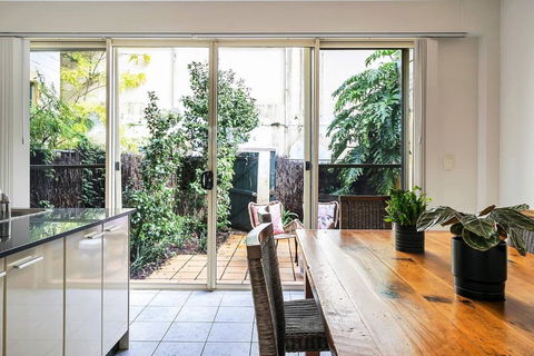 Glenmore Court - Spacious And Central By The Harbour - Tourism Caloundra 0