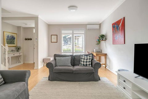 Glenmore Court - Spacious And Central By The Harbour - Tourism Caloundra 2