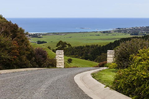 Glenoe Cottages - Tourism Caloundra 0