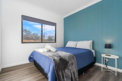 Glenowrie Cottage - 2 Queen Beds - Near Cadia - Tourism Caloundra 2