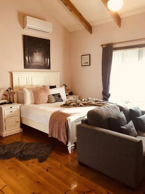 Glenview Retreat Luxury Accommodation - Tourism Caloundra 3
