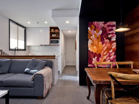 Gloria Nanook Squatters 17 - Tourism Caloundra 2