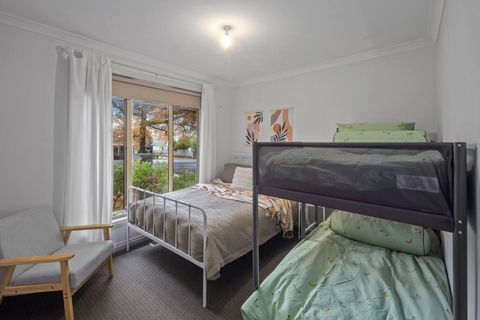 Gloria Of Healesville - Tourism Caloundra 4