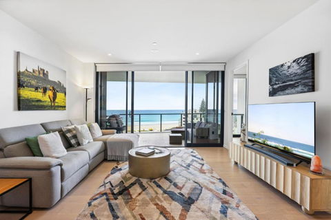 Glorious Ocean Views 2-Bed Pool & Amenities - Tourism Caloundra 0
