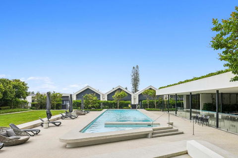 Glorious Ocean Views 2-Bed Pool & Amenities - Tourism Caloundra 1