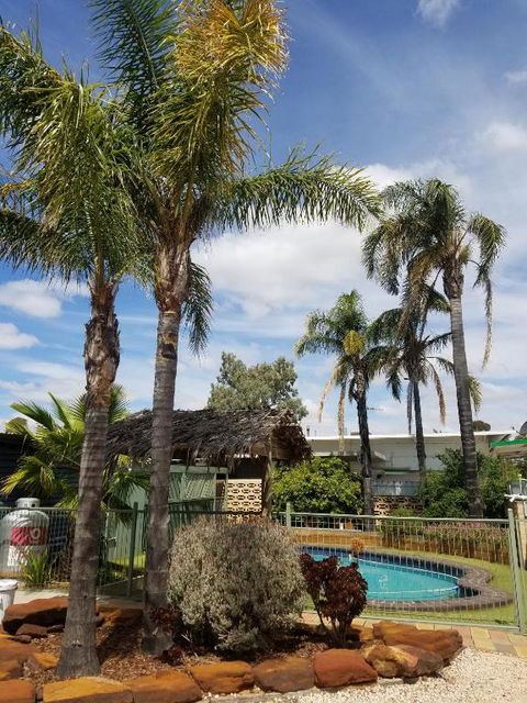 Glossop Motel - Tourism Caloundra 3