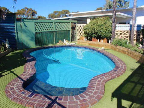 Glossop Motel - Tourism Caloundra 4