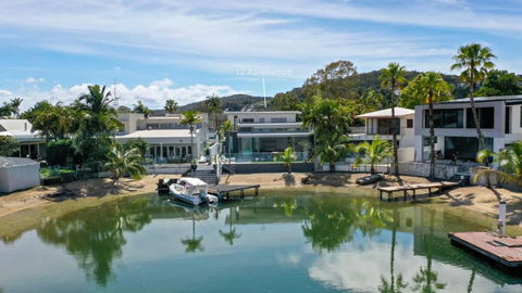 Go With The Flow, Noosa Sound - Tourism Caloundra 0