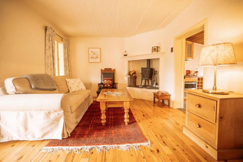 Goat Square Cottages - Tourism Caloundra 0