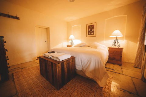 Goat Square Cottages - Tourism Caloundra 3