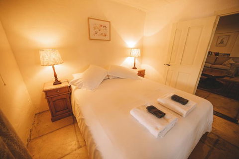 Goat Square Cottages - Tourism Caloundra 2