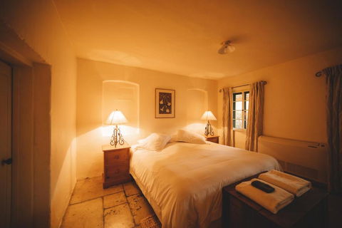 Goat Square Cottages - Tourism Caloundra 1