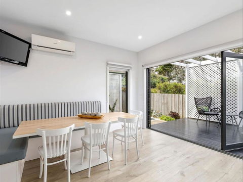 Gogoll Central Beach House 2a - Tourism Caloundra 2