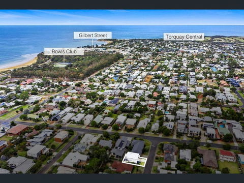 Gogoll Central Beach House 2a - Tourism Caloundra 1