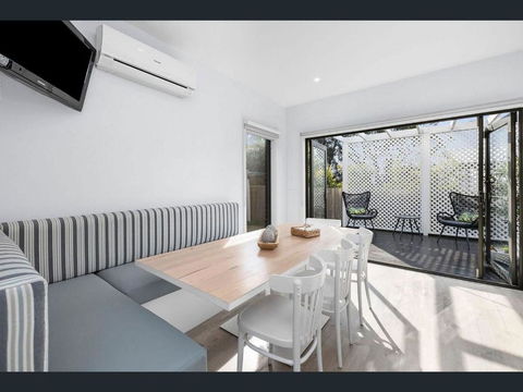 Gogoll Central Beach House 2a - Tourism Caloundra 3
