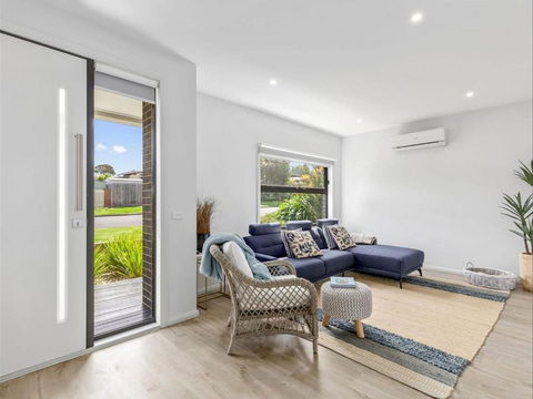 Gogoll Central Beach House 2a - Tourism Caloundra 4