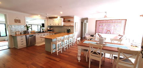 Gold Coast Family Retreat, Beach 1 And Half Kms, Shops, Full Home - Tourism Caloundra 0