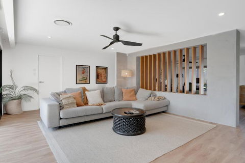 Gold Coast Luxury 4-BR Retreat - Tourism Caloundra 4