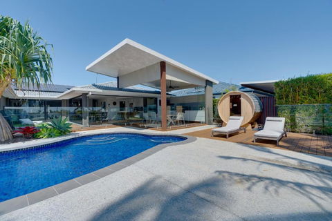 Gold Coast Luxury 4-BR Retreat - Tourism Caloundra 0