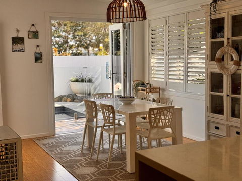 Gold Coast-Miami Mid-Century Beach Home With Pool - Tourism Caloundra 2