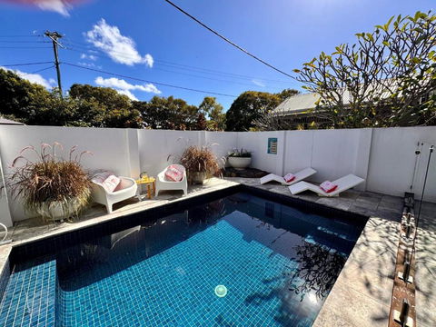 Gold Coast-Miami Mid-Century Beach Home With Pool - Tourism Caloundra 0