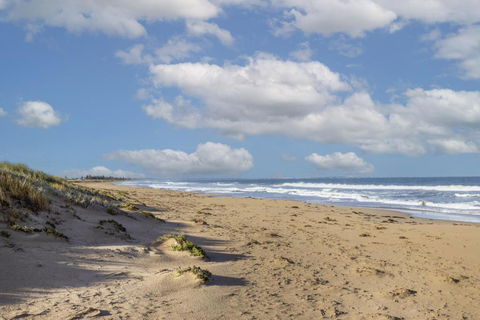 Golden Bay Beach Shack - EXECUTIVE ESCAPES - Tourism Caloundra 3