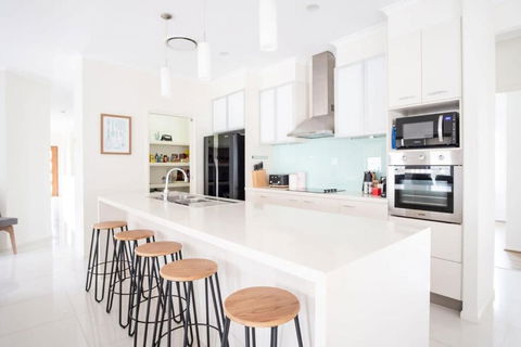 Golden Beach Family Home With Pool - Tourism Caloundra 3