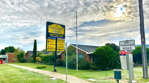 Golden Grain Motor Inn - Tourism Caloundra 0